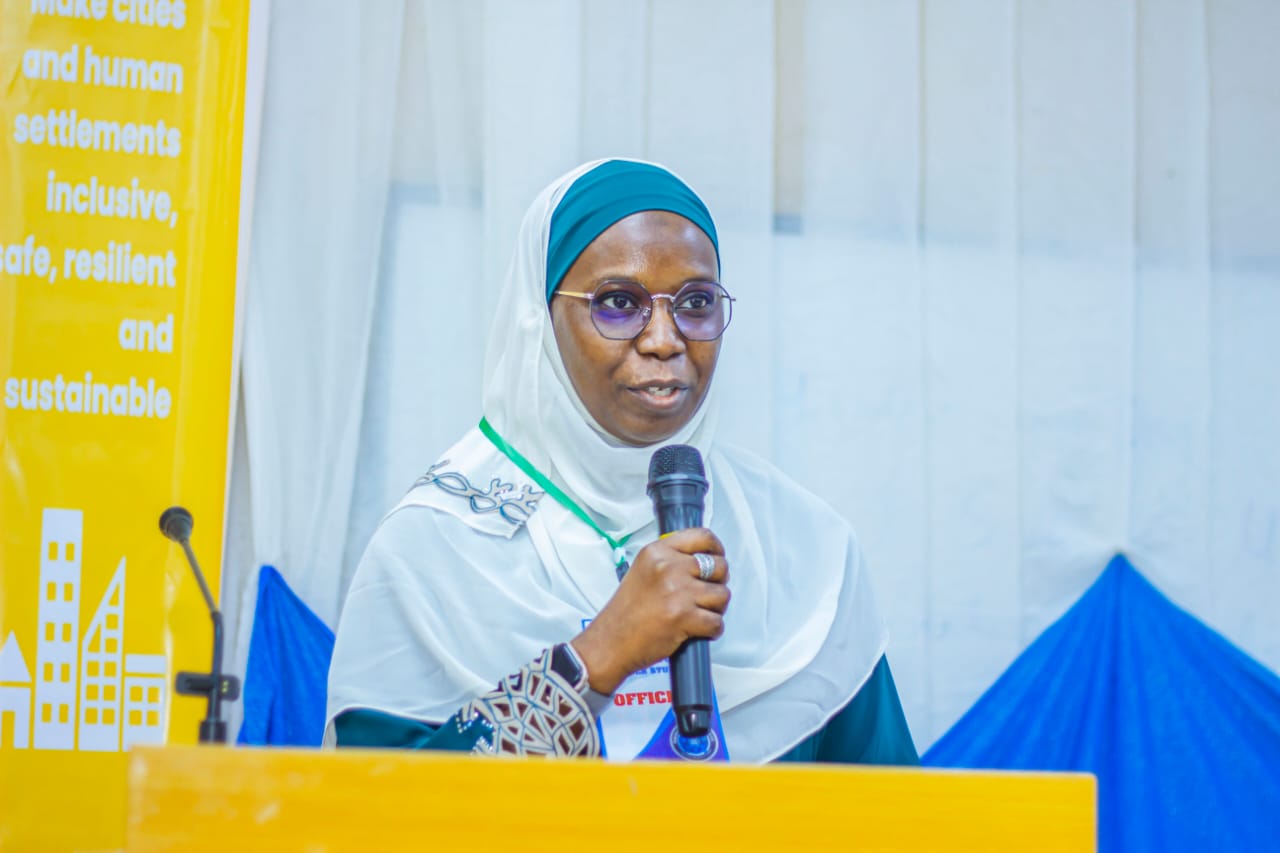 Read more about the article FINDING THE LEADER WITHIN YOU: AISHA ADO ABDULLAHI INSPIRES STUDENTS AT THE BAYERO UNIVERSITY’S CENTER FOR GENDER STUDIES 10TH ANNIVERSARY REFRESHER TRAINING ON EDUCATION FOR SUSTAINABLE DEVELOPMENT